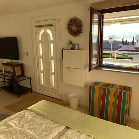 Apartamento Fuer 2 Personen Ca 25 Qm In Njivice, Kvarner Bucht Krk - B62574 *